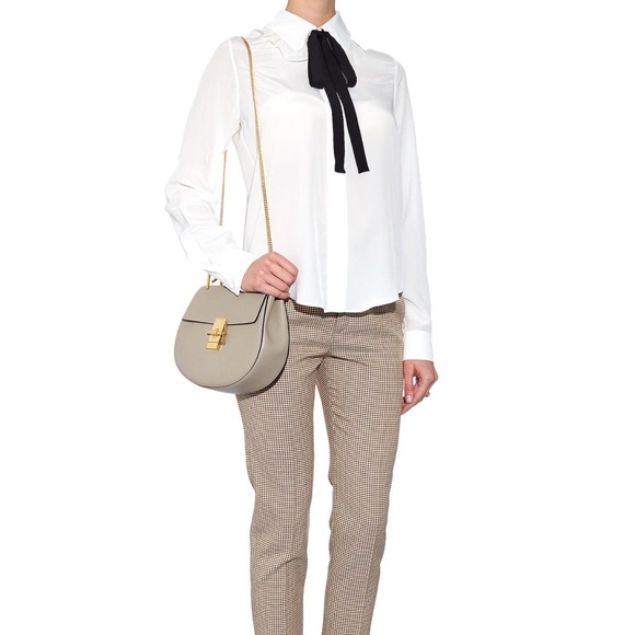 CHLOE | Drew Shoulder Bag in Grained Lamb Skin (MOTTY GREY) - Picture 10 of 12